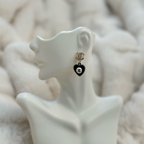 Chanel Pearl Crystal CC Heart Drop Earrings - Picture 2 of 10